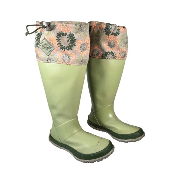 ORIGINAL MUCKBOOT CO Tall Forager Convertible Waterproof Boots in green/ floral - Picture 3 of 11